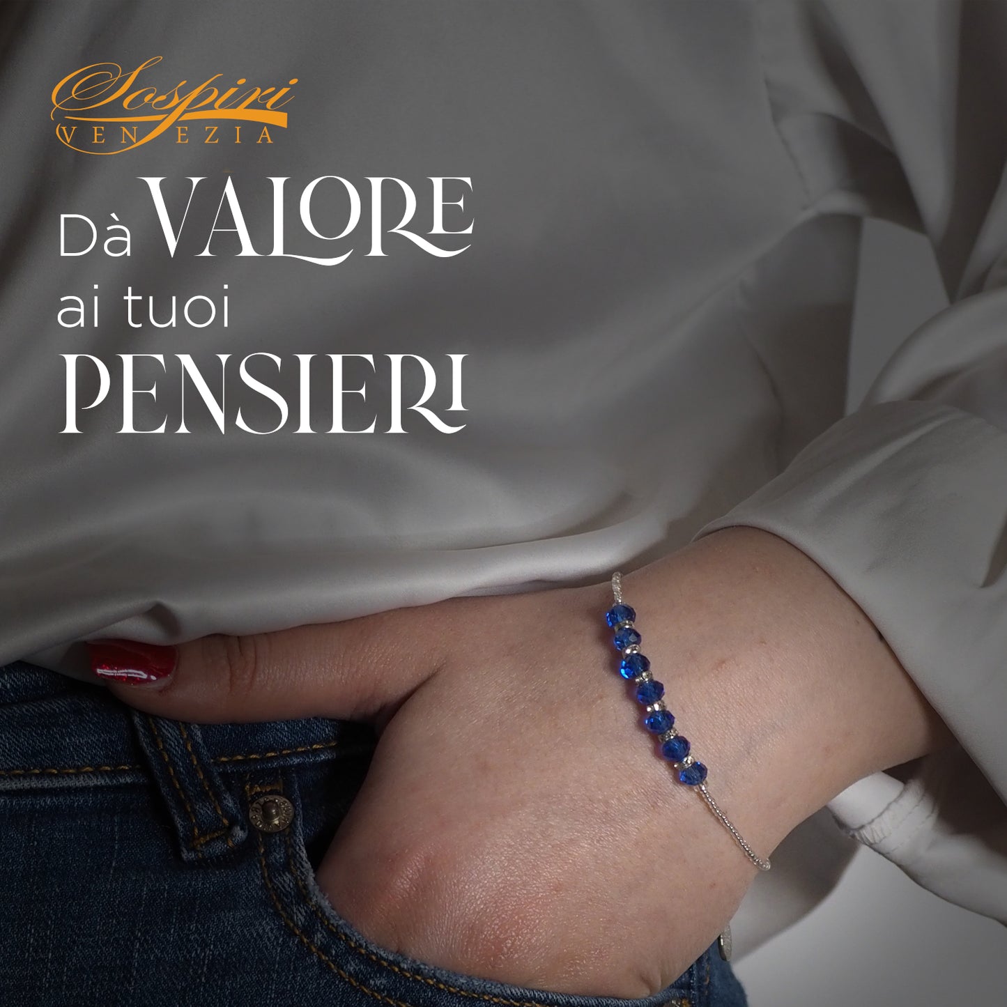 bracciale-gioiello-perle-vetro-cristallo-boemia-blu-argento-sospiri-venezia-decoro-doge-singolo-fashion-idea-regalo-elegante-modella-indossato