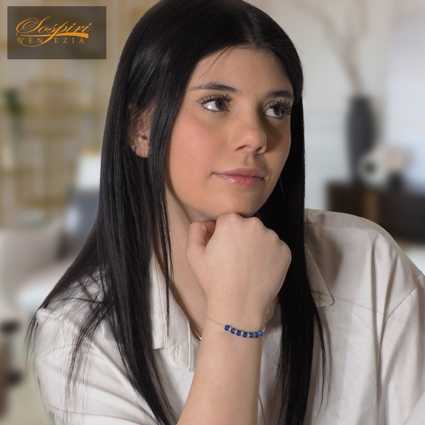 bracciale-gioiello-perle-vetro-cristallo-boemia-blu-oro-sospiri-venezia-decoro-doge-singolo-fashion-idea-regalo-elegante-indossato-modella