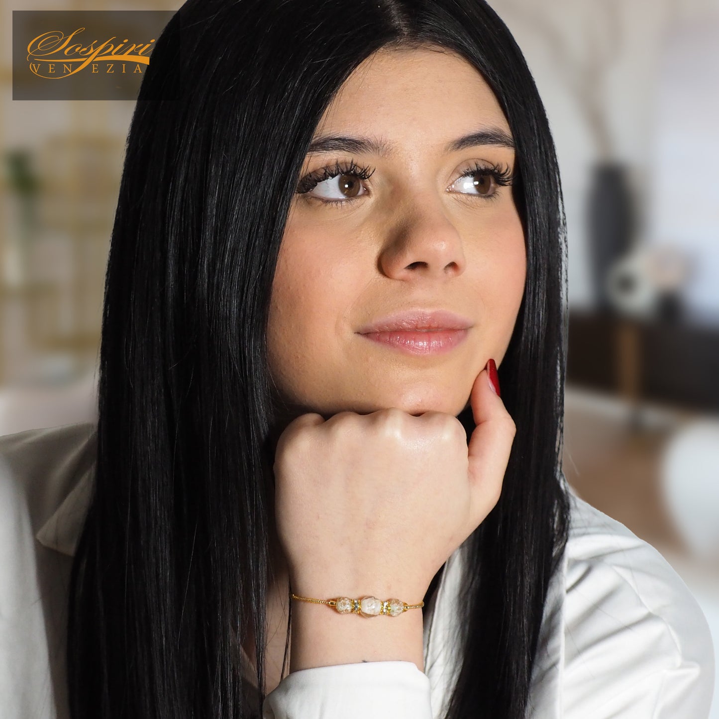 bracciale-gioiello-perle-vetro-murano-bianco-argento-sospiri-venezia-decoro-lucy-fashion-idea-regalo-elegante-modella-indossato