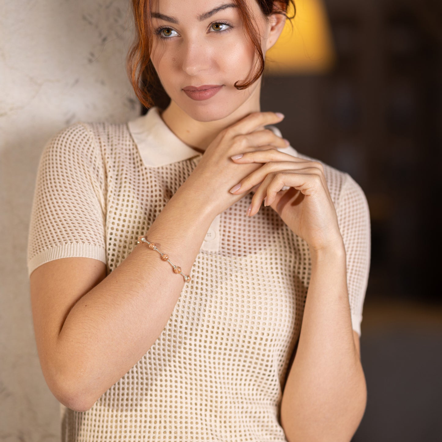 bracciale-perle-vetro-murano-vicky-beige-sospiri-venezia-fashion-idea-regalo-elegante-argento-indossato